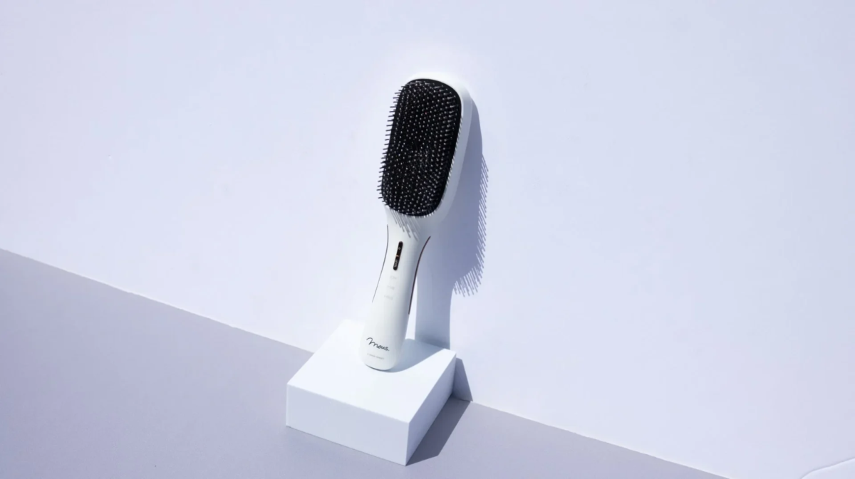 Dispositivo de cepillo de pelo blanco ELEBRU de mous.