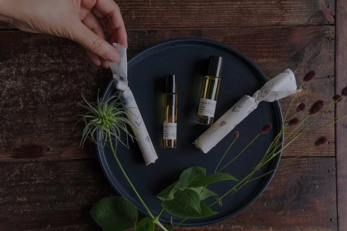 Aceites de u&ntilde;as arom&aacute;ticos de yukurine