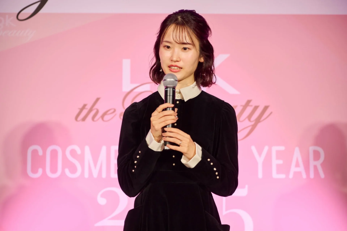 Representante de DHC dando un discurso