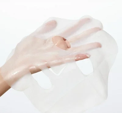 Mascarilla "Vita Veil Sheet" en la mano