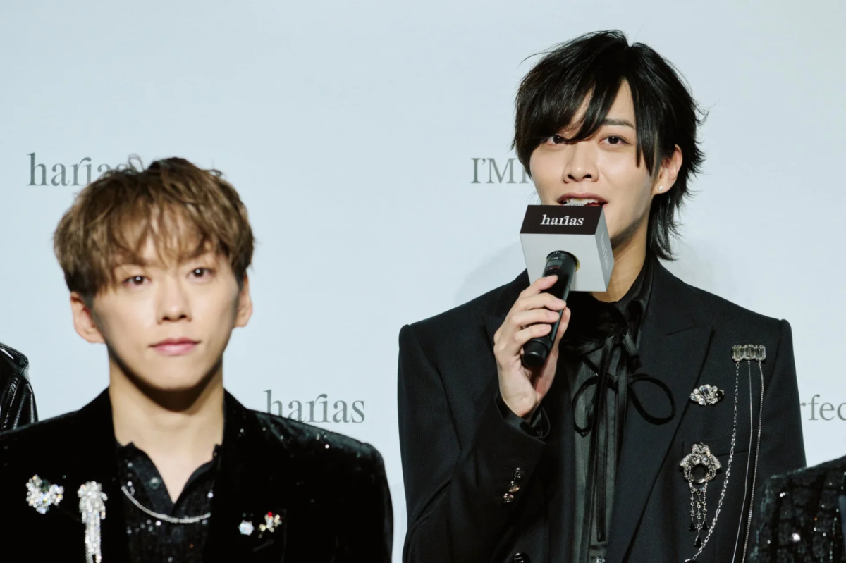 Miembros de IMP. hablando sobre maquillaje