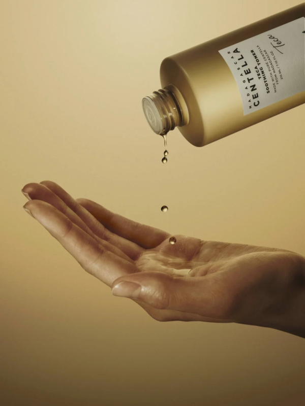 T&oacute;nico goteando en la mano