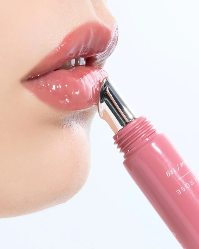 Labios con un brillo sutil