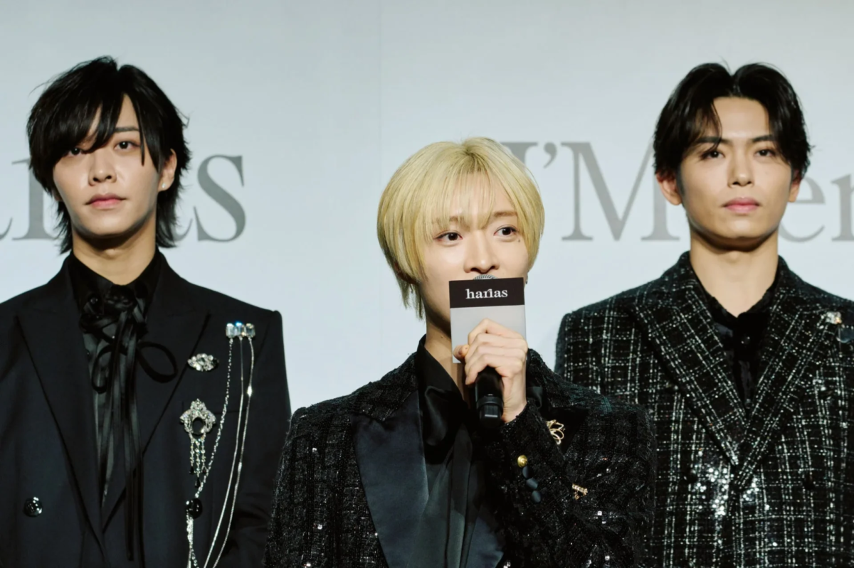 Miembros de IMP. en el escenario de la presentaci&oacute;n