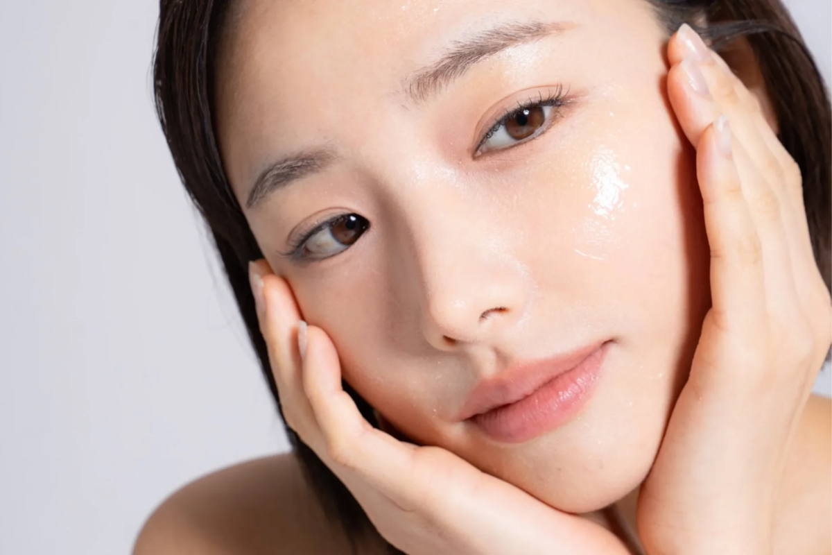 Mujer con piel hidratada