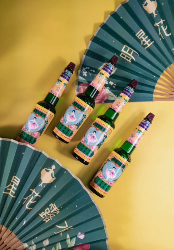 Botellas de M&iacute;ngxīng Huāl&ugrave;shuǐ