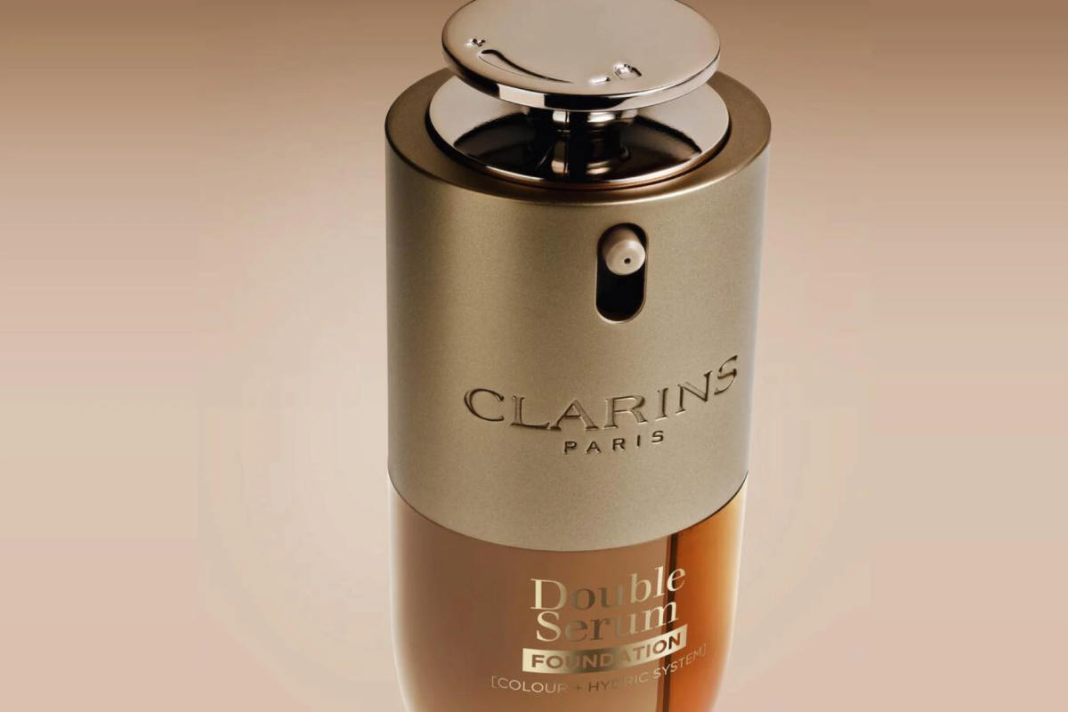 Botella de Clarins Double Serum Foundation con dosificador