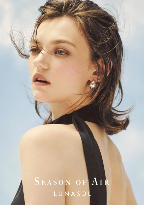 Modelo con maquillaje de la colecci&oacute;n Season of Air