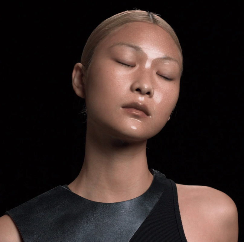 Mujer con piel de cristal