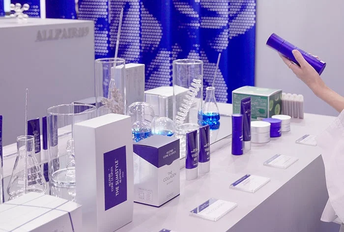 Exhibición de productos de belleza