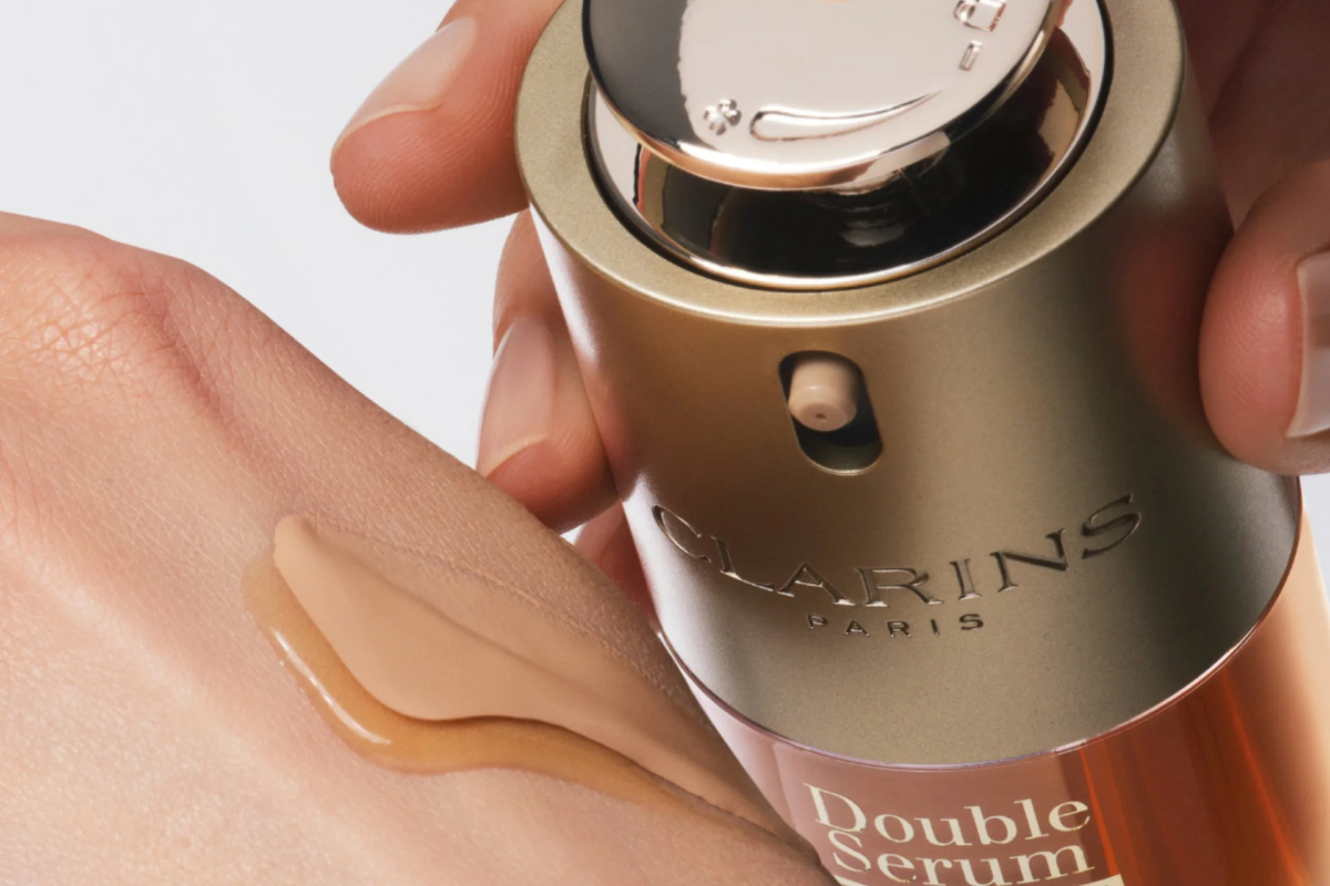 Doble S&eacute;rum en la mano