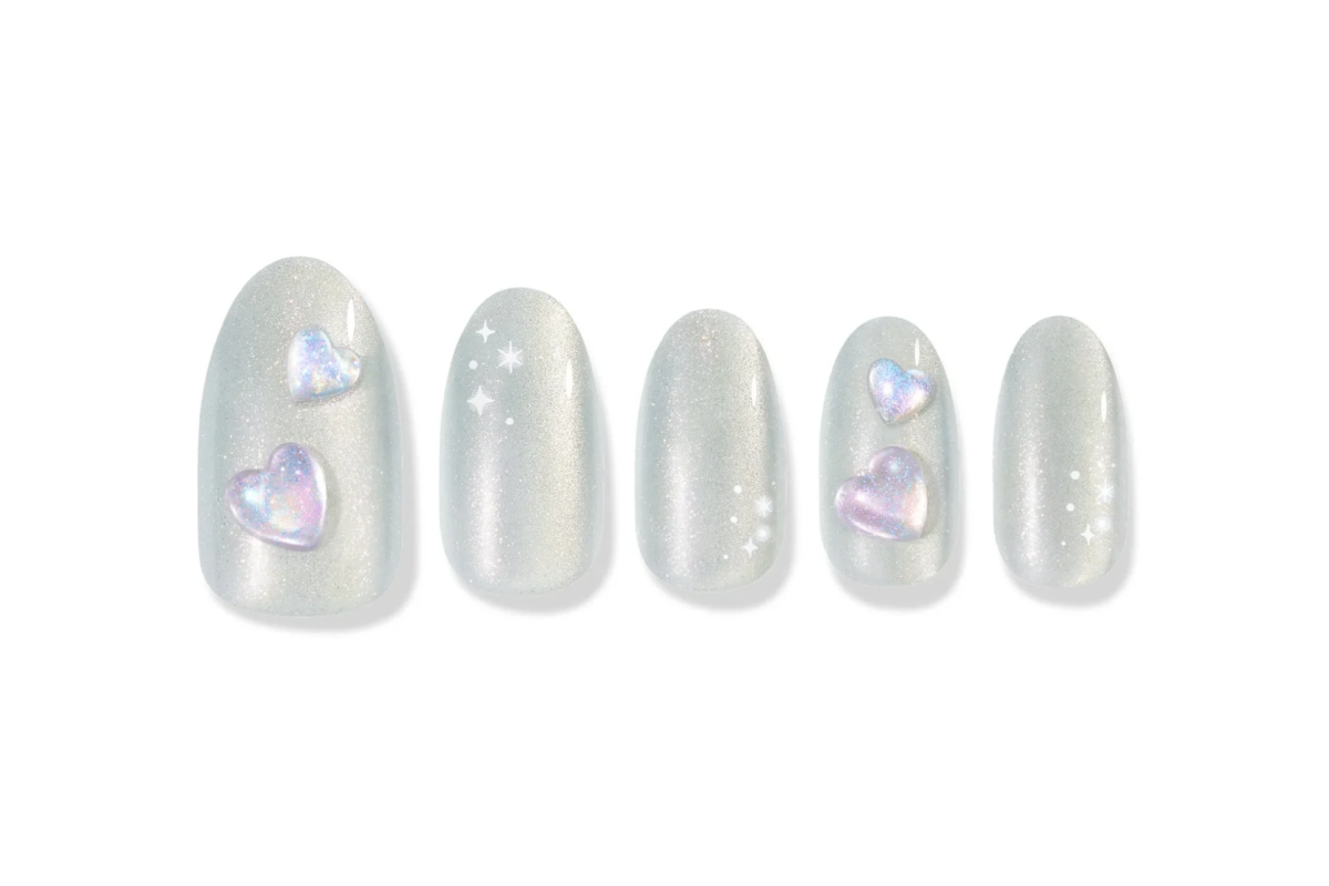 U&ntilde;as gris plateado con glitter, corazones y estrellas