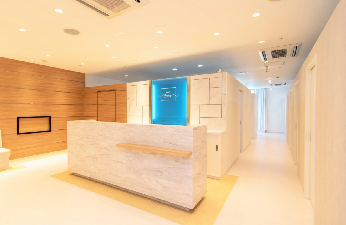 Interior de Men's Clear