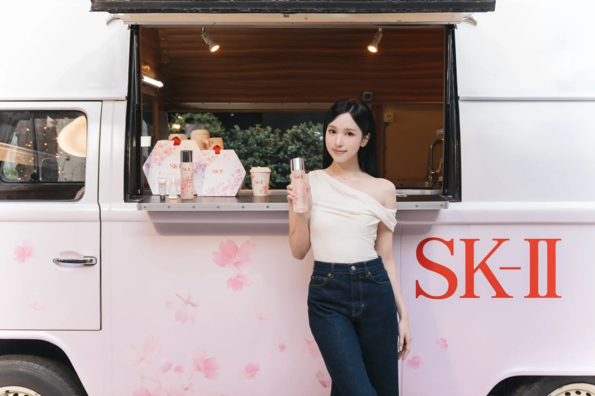 Veh&iacute;culo de pop-up store de SK-II con dise&ntilde;o de sakura