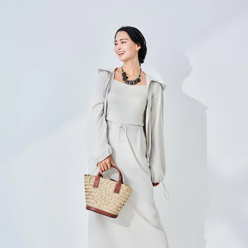 Mujer con conjunto UV beige