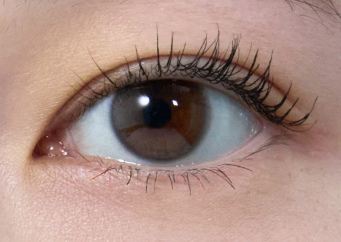 Ojo con pesta&ntilde;as maquilladas