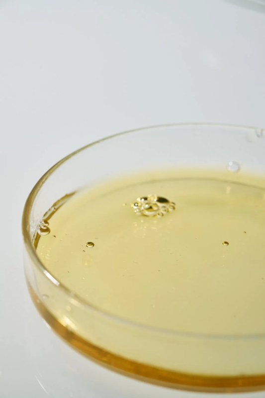 L&iacute;quido amarillo