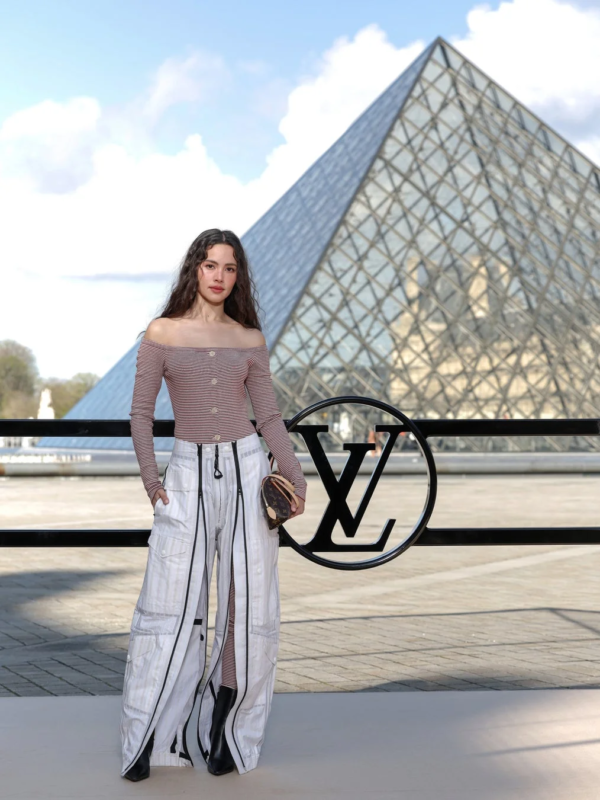 Urassaya Sperbund luciendo su look de belleza