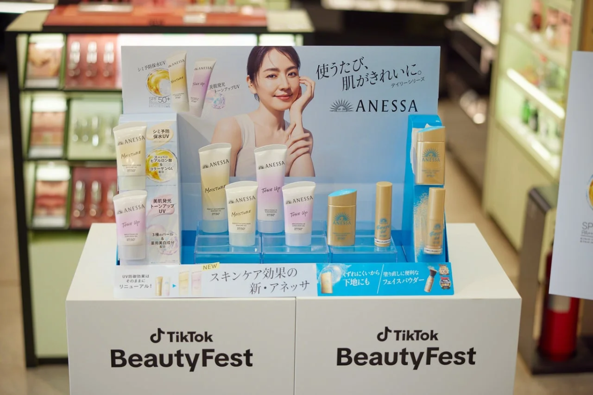 Expositor de Anessa en TikTok Beauty Fest
