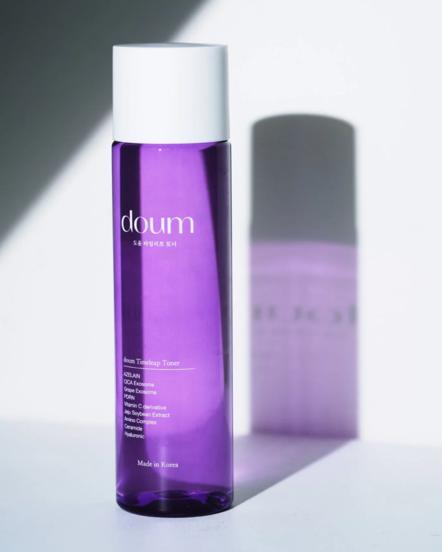 doum Timeleap Toner sobre fondo blanco