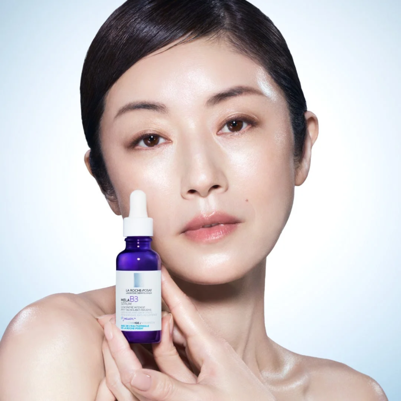 Saki Takaoka como embajadora de Mela B3 Serum