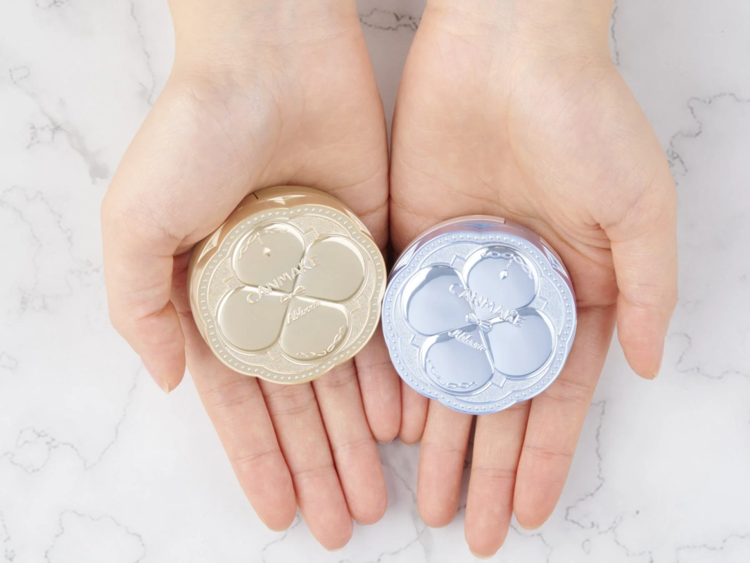 Polvos Abloom mini en la mano