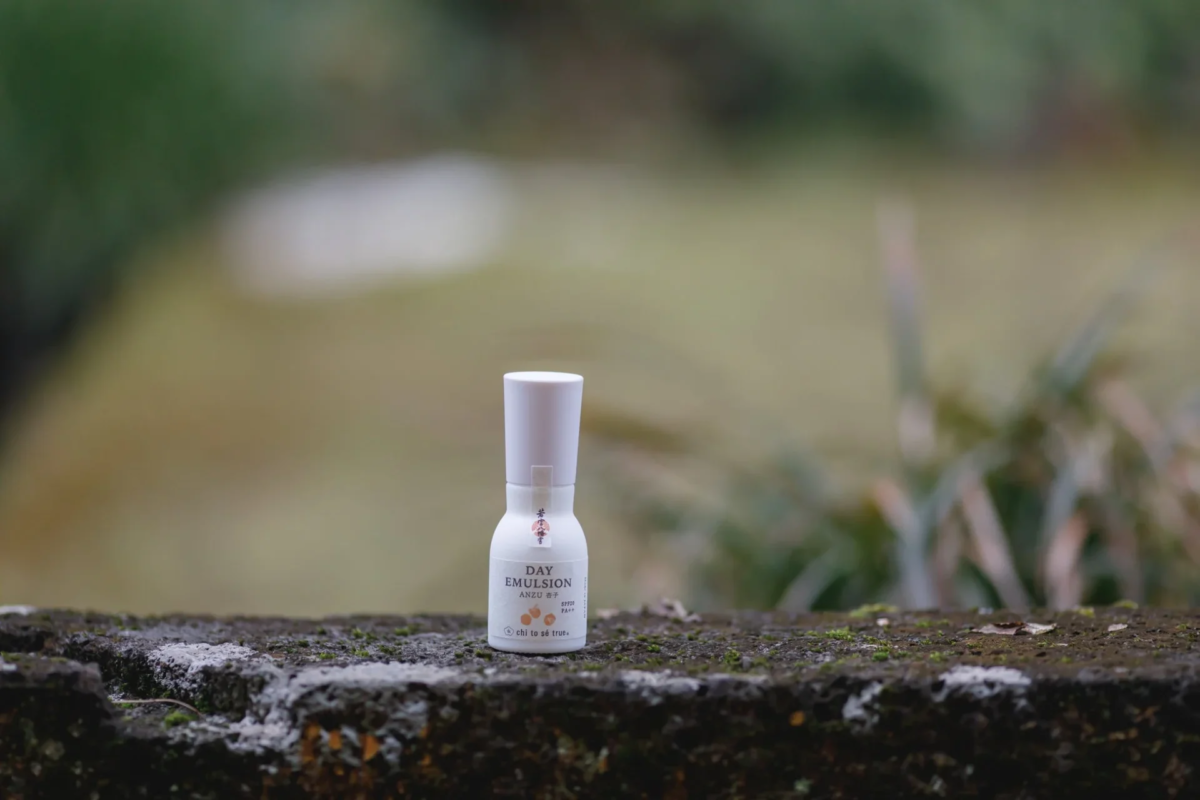 Day Emulsion Anzu en un entorno natural