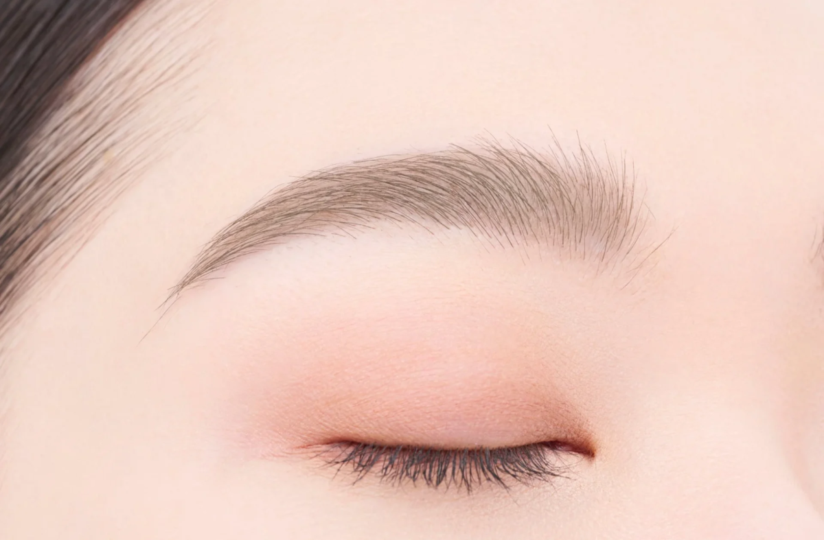 Cejas maquilladas con Film Eyebrow Color