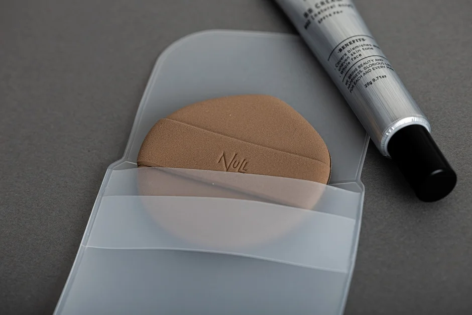 パフとBBクリーム、ケースの画像