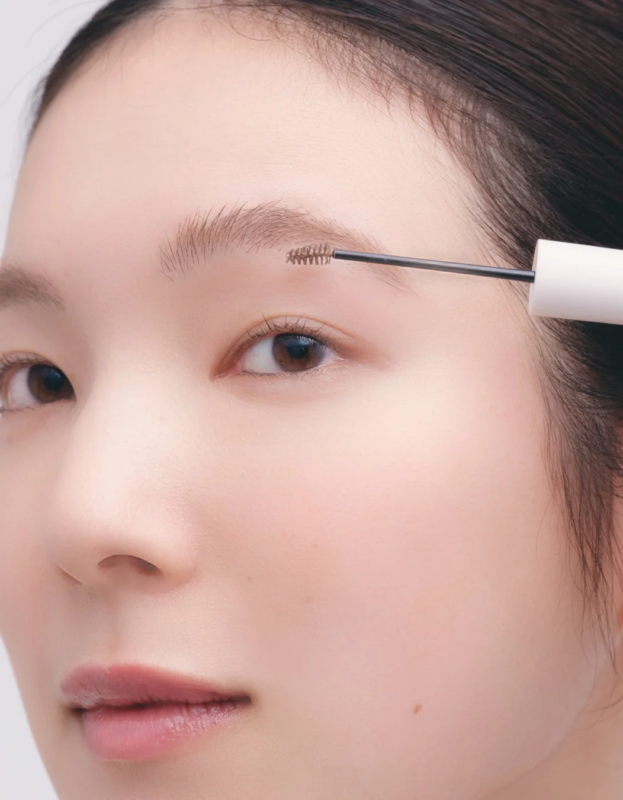 Eyebrow mascara application