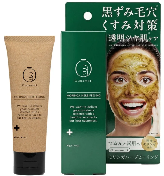 Mujer aplicando el Gel Peeling de Hierbas