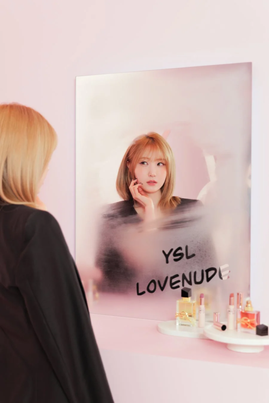 HITOMI (Hitomi Honda) con YSL Labial Love Nude #44