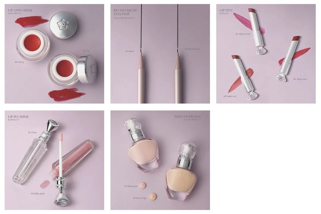 Varios productos de maquillaje: labiales, delineadores y prebases