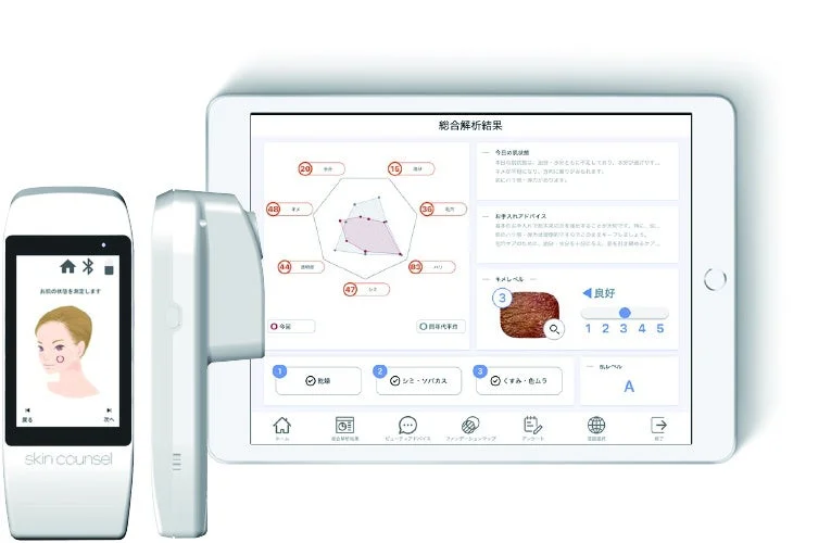 dispositivo de medición de la piel y una tableta mostrando los resultados