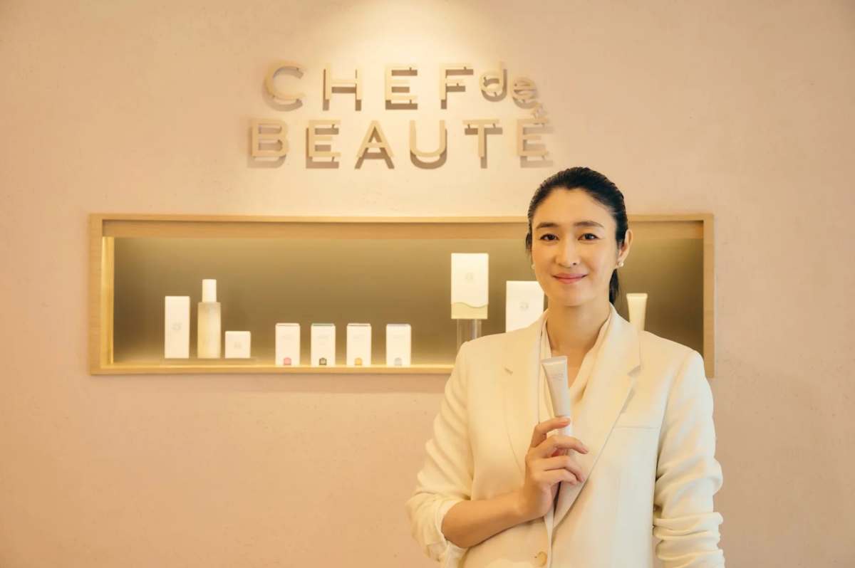 Koyuki con su crema de manos personalizada