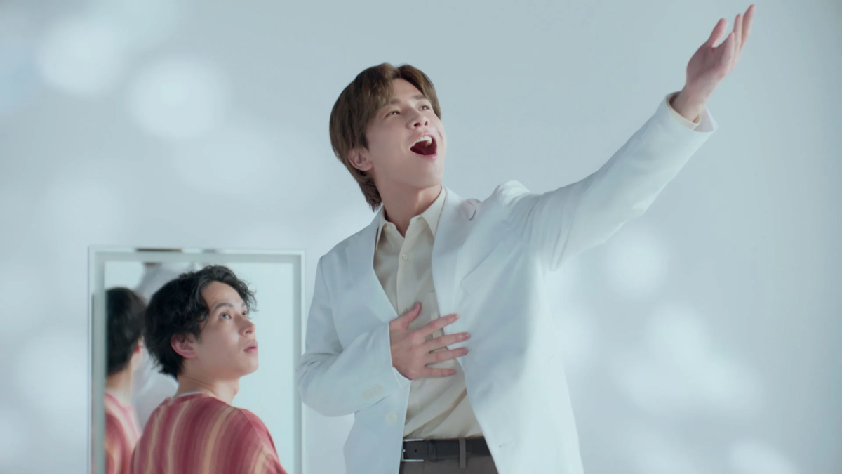 Escena del comercial del cepillo de limpieza facial 5