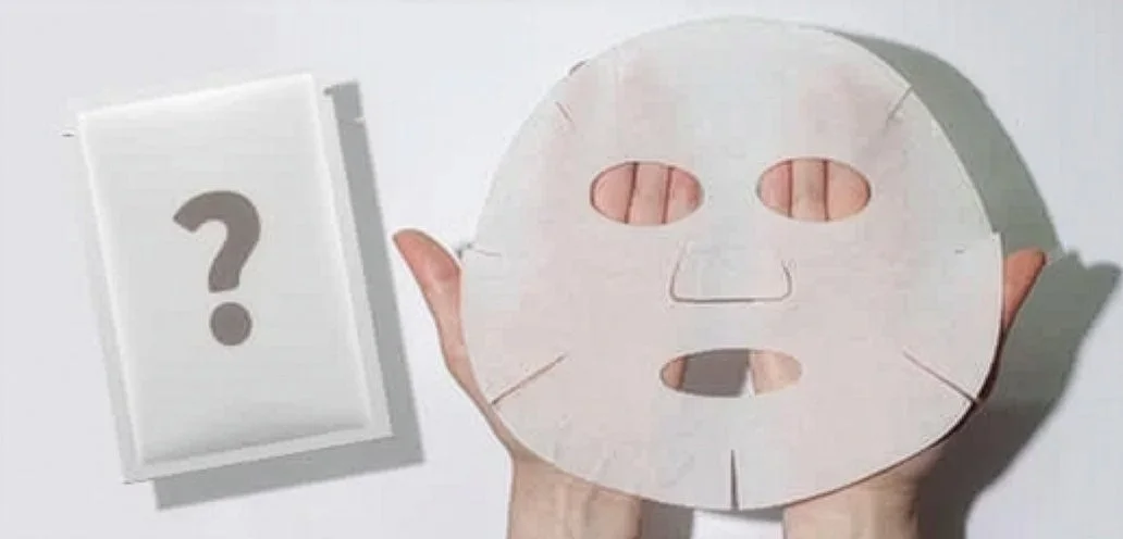 Anuncio de campaña de redes sociales con mascarilla