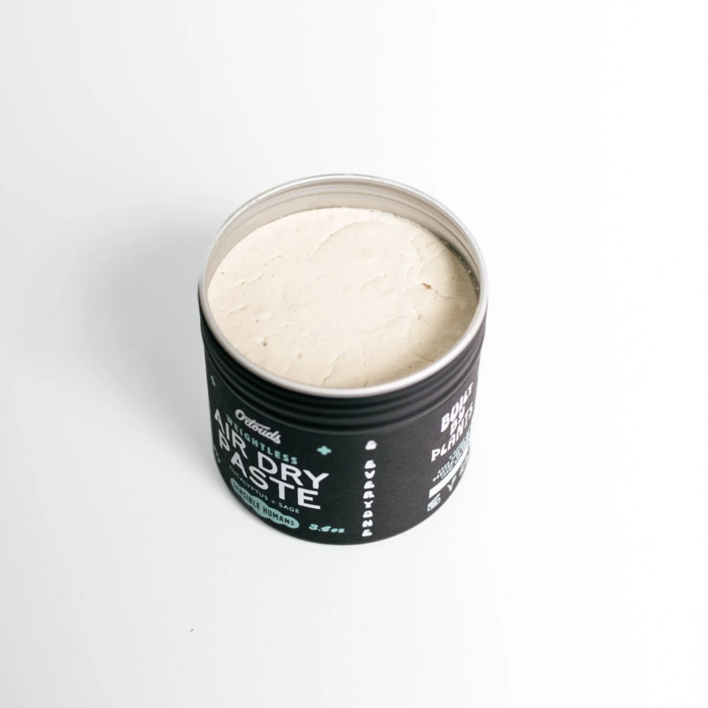 O'DOUDS WEIGHTLESS AIR DRY PASTE con la tapa abierta