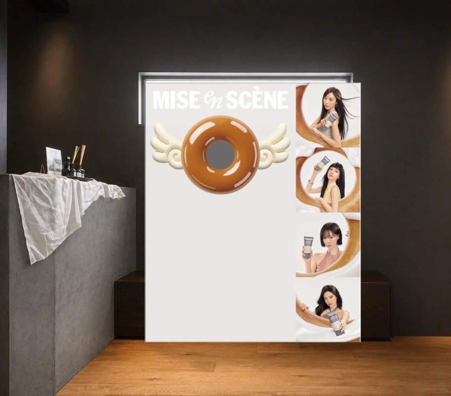 Decoración interior con póster de Mise en scène