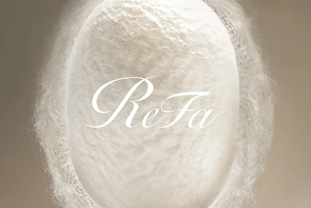 Logotipo de ReFa y capullo de seda