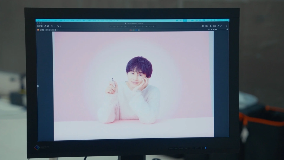 Pantalla de edición de imágenes con Takuya Kusakawa