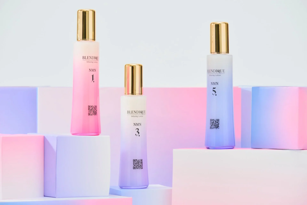 Botellas de Infusing Lotion de BLENDIQUE en cubos pastel