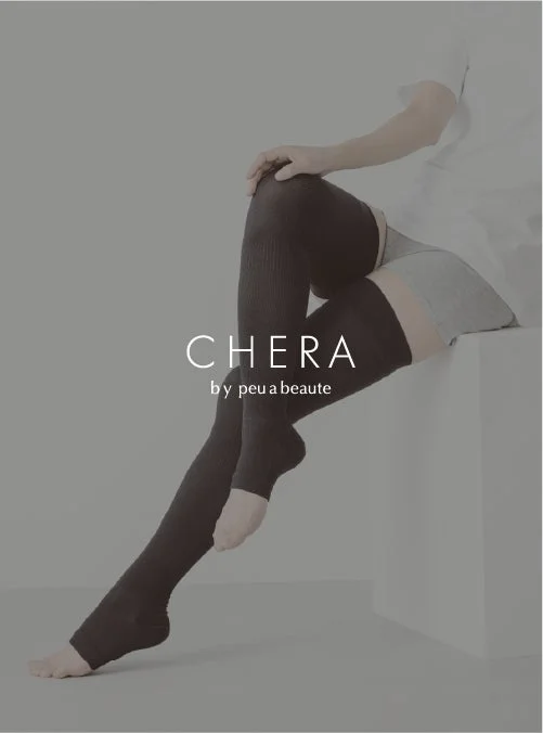 Piernas con calcetines CHERA