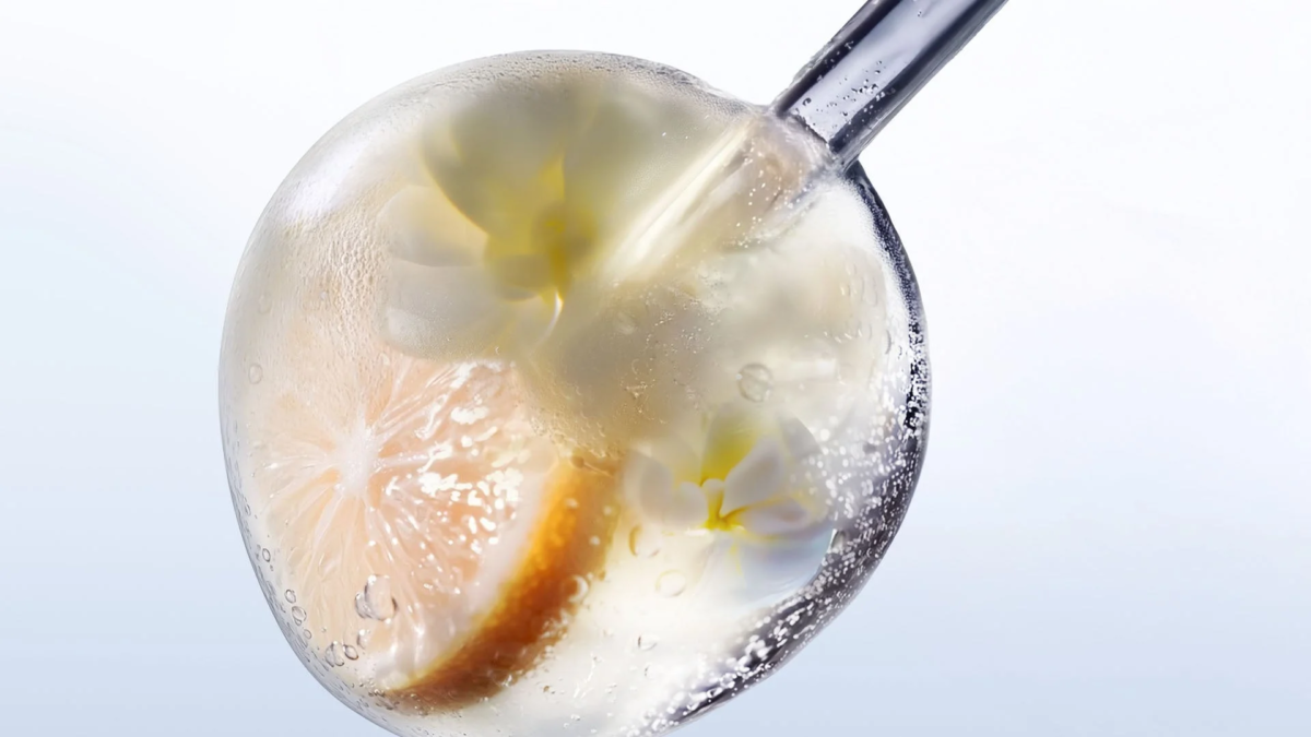 Bebida con cítricos y flor