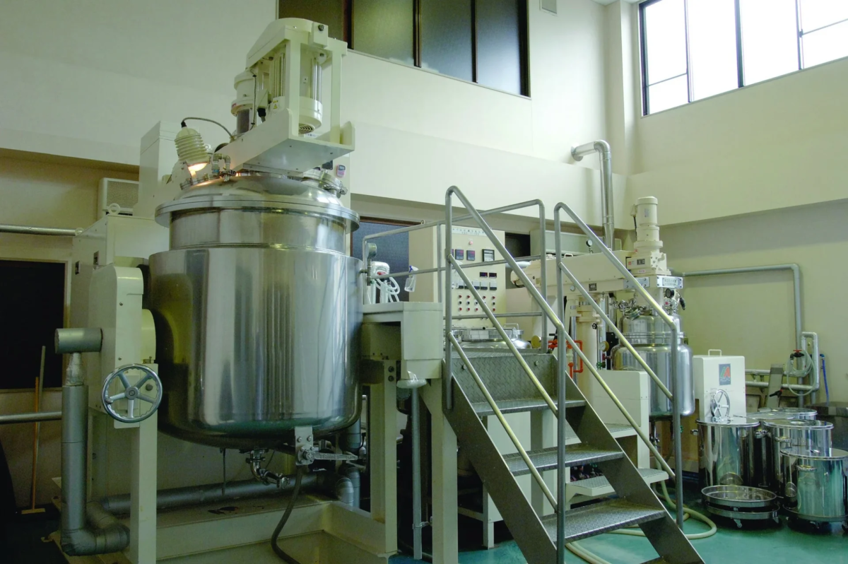 F&aacute;brica de producci&oacute;n de cosm&eacute;ticos