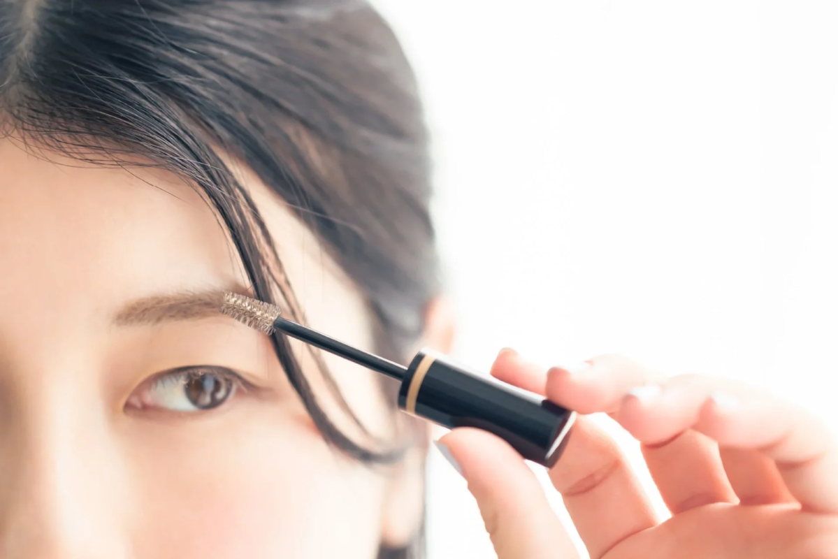 Aplicación de máscara de cejas