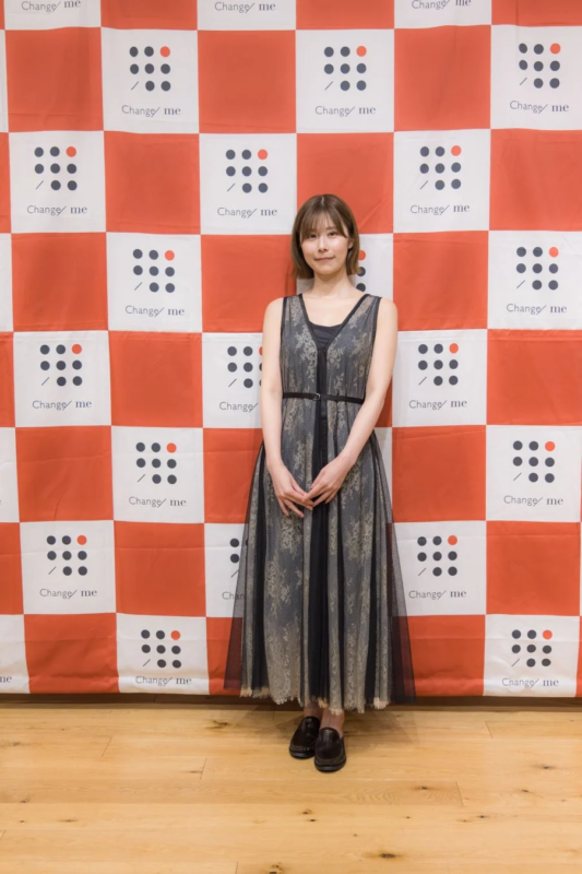 Airi Arimura posando