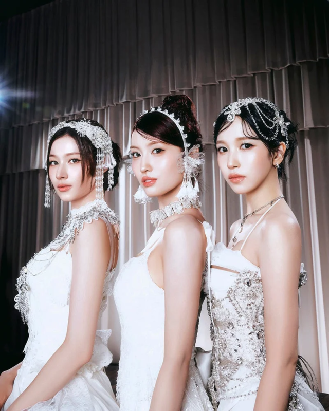 MISAMO junto a los productos ReFa en el "ReFa BEAUTY SHOWCASE"