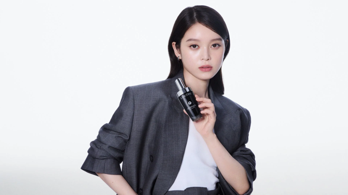 Akari Takaishi con el Génifique Ultime Sérum